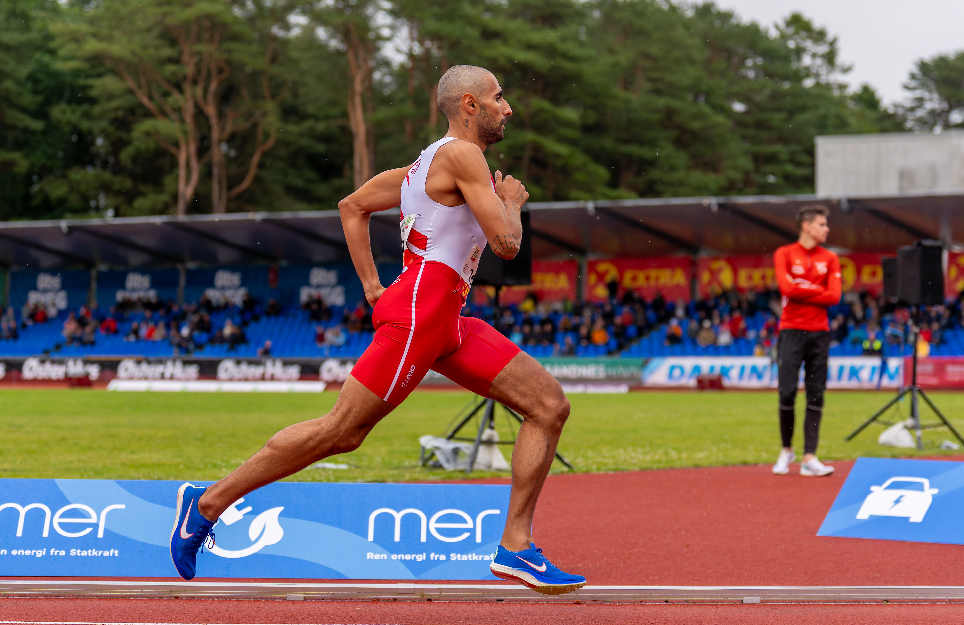 NOK EN PERS: Bakr Ettayebi slo til med ny pers på 800 meter da han i i helgen vendte tilbake til sine røtter på Stovner for å delta i Groruddalen friidrettsklubb sitt sommerstevne. Nå ser han framover mot Oslo sommerstevne på Bislett stadion på torsdag. FOTO: Vegard Hanssen