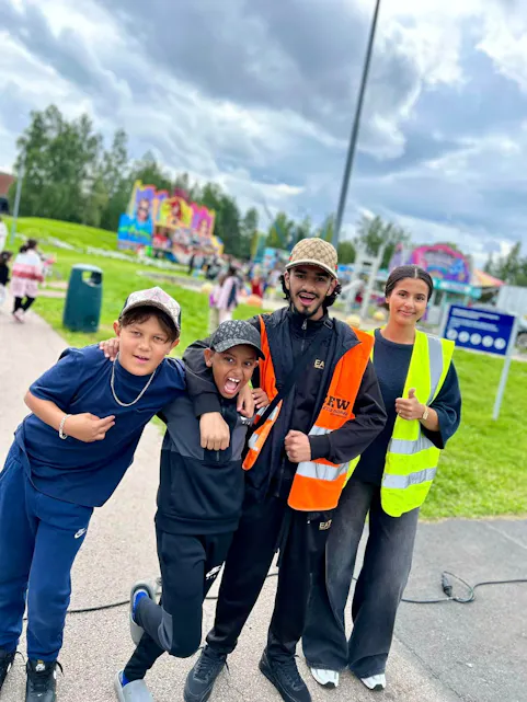 HØY TRIVSELSFAKTOR: Både barn og ungdom koste seg. (Foto: Rune Gjelberg).