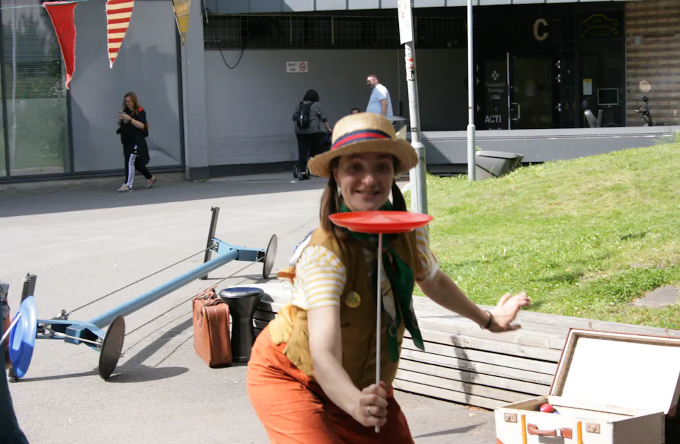 GOD BALANSE: Eller er det bare et lite triks? Hemmelighetene fikk barna lære, så av frykt for å avsløre sier ikke vi noe mer.