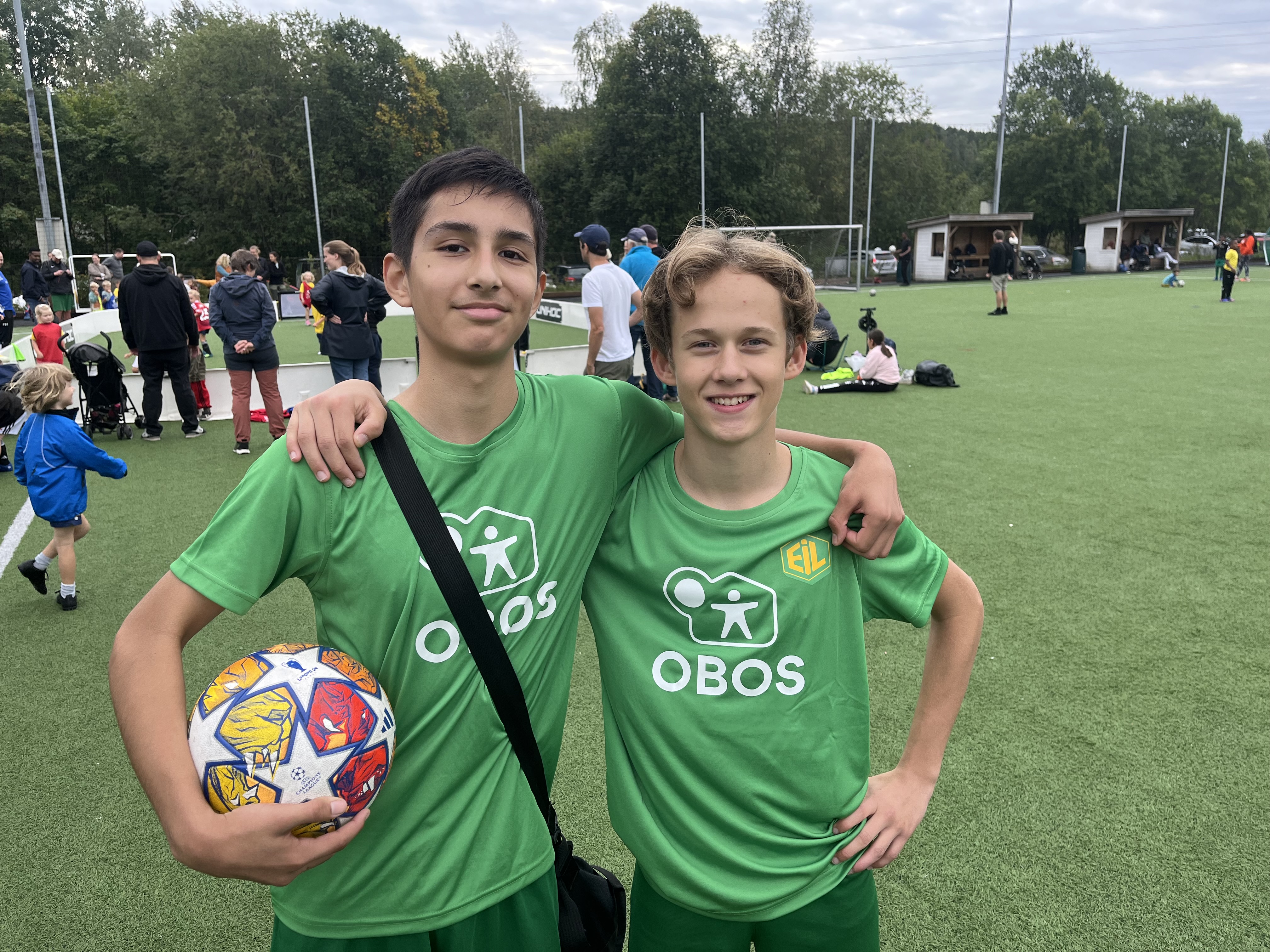 Diego Ruben og Kristoffer Fredrik koser seg med interncup.