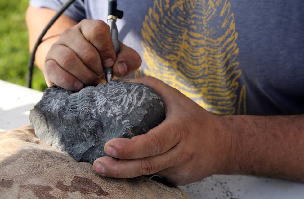 SPESIELT REDSKAP: «Tannlegeboret» Maximo tar i bruk er utviklet av en tanntekniker.