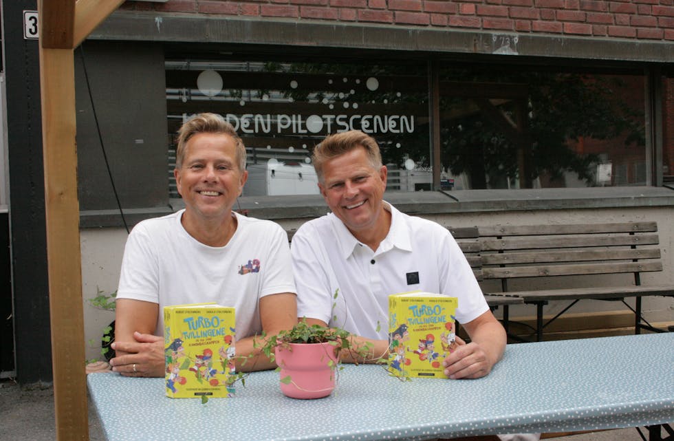 FRA BOK TIL TEATER: «Turbotvillingene» Harald Stoltenberg (t.v.) og Robert Stoltenberg har tatt historien ut av boka og inn på scenen. At boka får premiere i Groruddalen, tar det hele tilbake til barndommen.