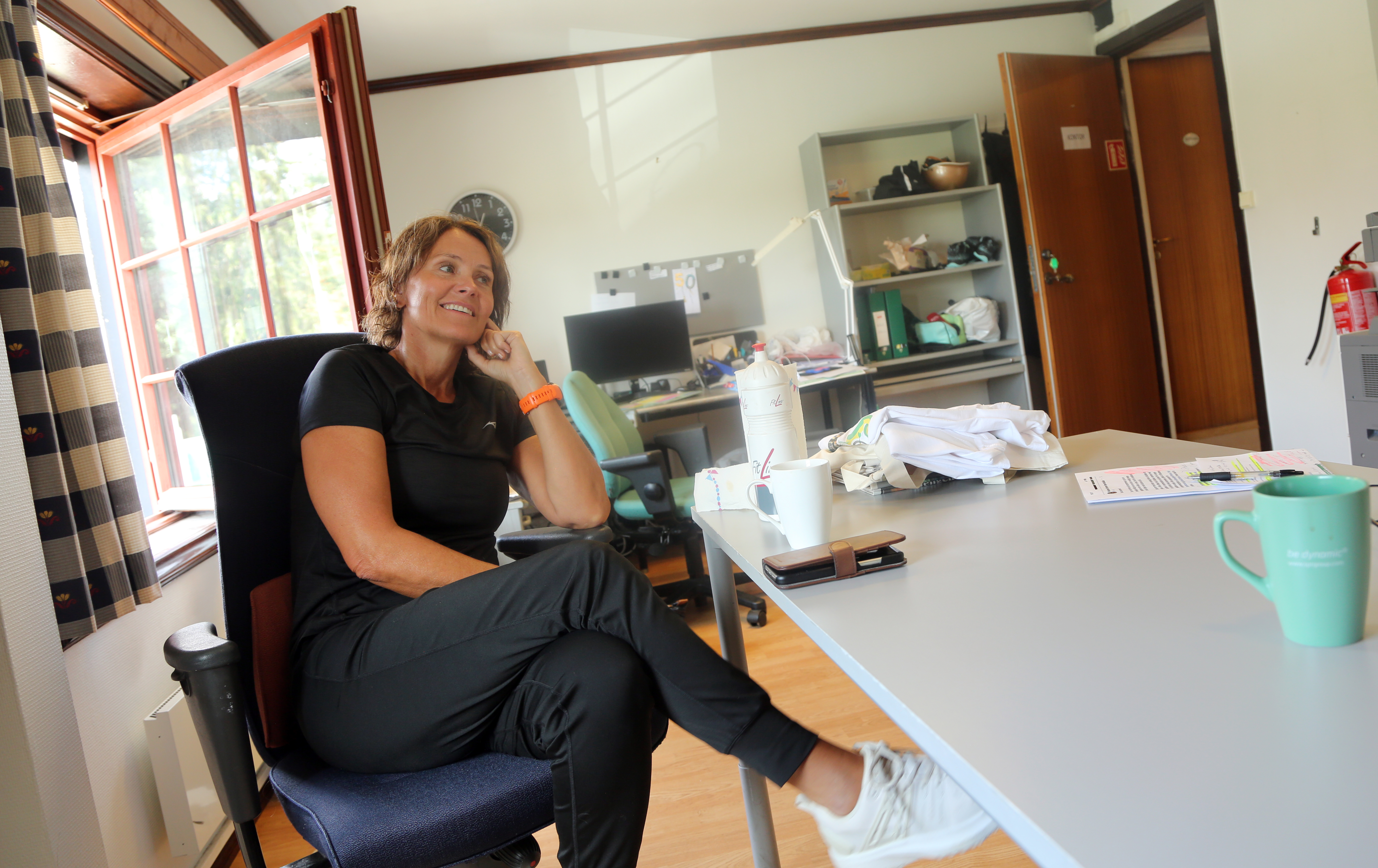 GODT HUMØR: Mariann har grunn til å smile. Nå som det kommer 1,7 millioner inn til klubben, kan alle planene om et mer moderne klubbhus for alle gjennomføres.