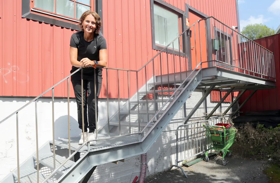 UBRUKELIG TRAPP: Lett for de fleste av oss, men ikke for alle. Mariann ser frem til at klubbhuset endelig skal få en tilrettelagt inngang.