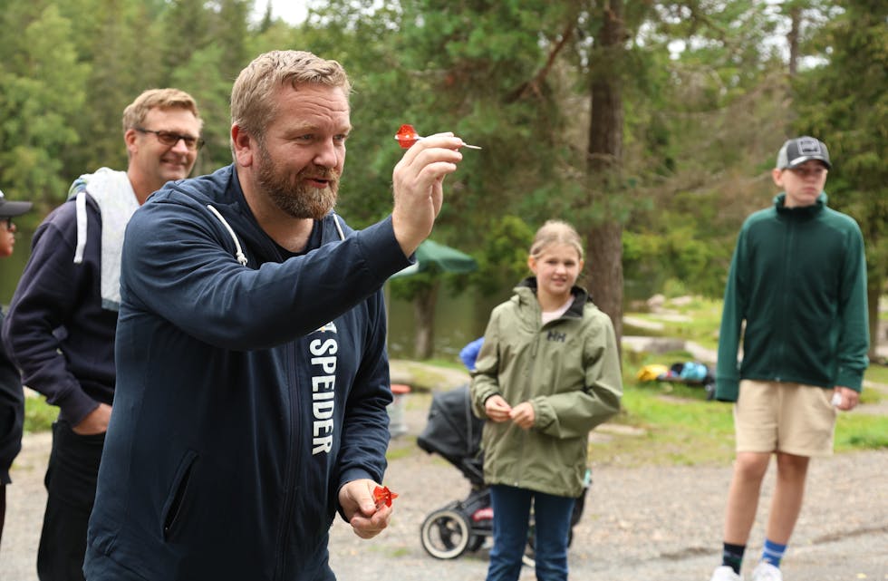 IKKE GODT NOK: Leder av speidergruppa og Bydel Groruds bydelsutvalgsleder Anders Røberg-Larsen (Ap) ga det et godt forsøk, men nådde dessverre ikke helt opp.