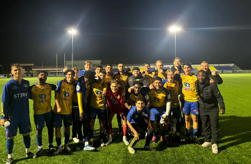 SAMLET: Grorud 2 spilte ikke sin beste fotballkamp da de møtte Heming, men det endte til slutt med seier for gultrøyene (Foto: Grorud IL).