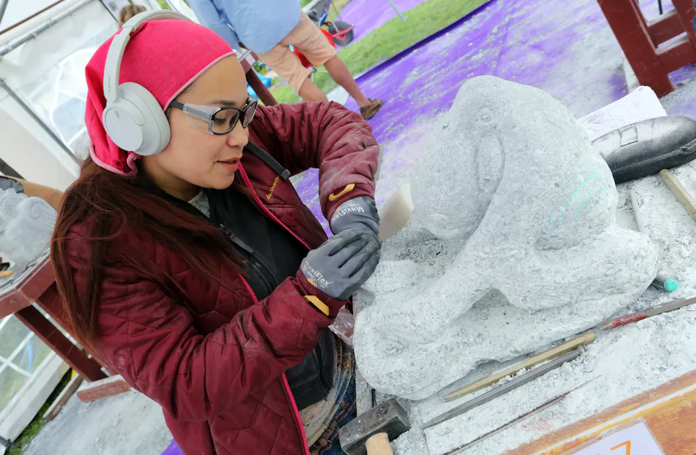 BLE FERDIG: Maria «Scotty» Oberstein fryktet at hun ikke skulle rekke å gjøre seg ferdig med blekkspruten Åsja - men hun klarte det og oppnådde i tillegg auksjonens høyeste pris.