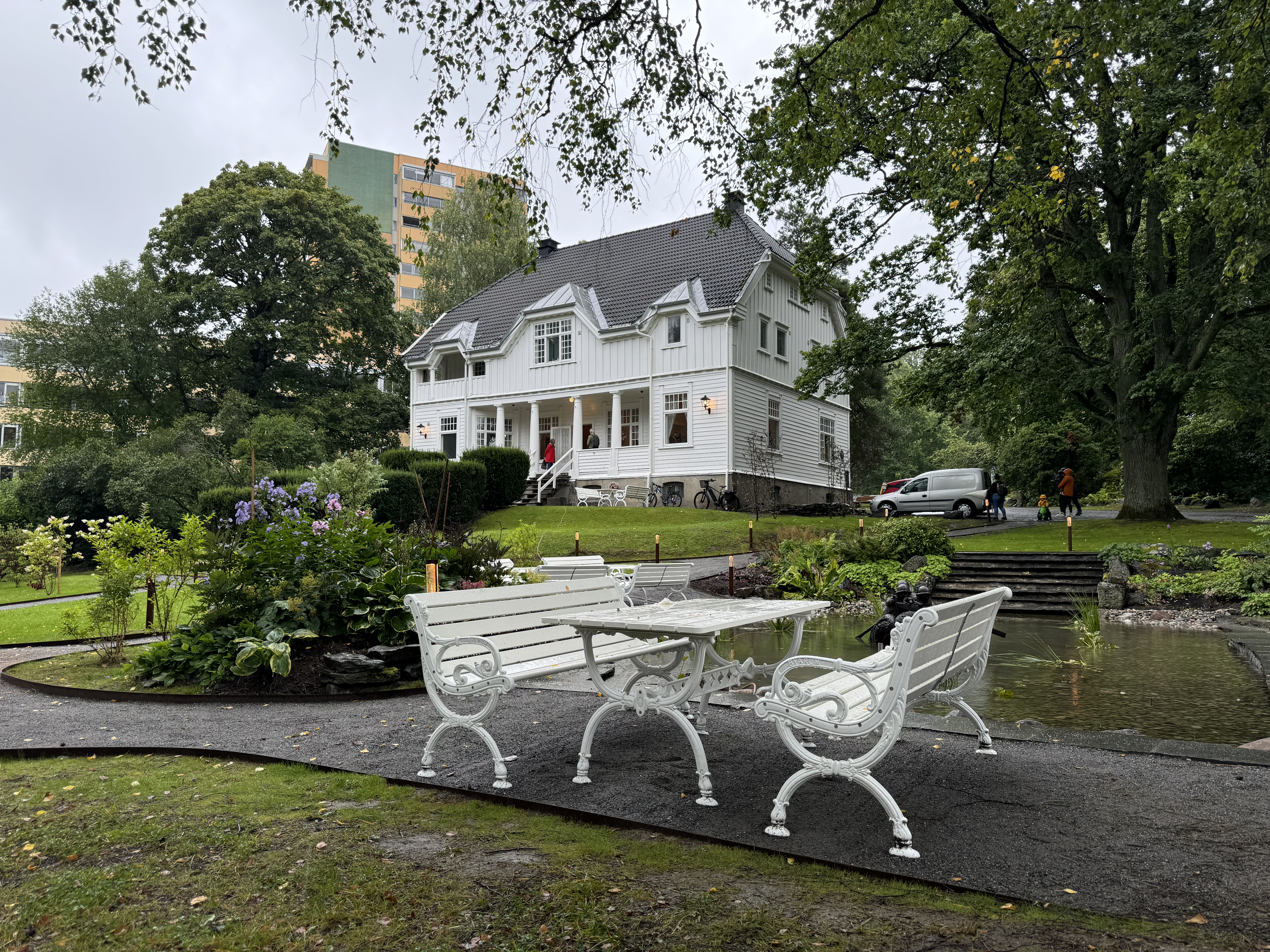 NYTT OG HISTORISK: Hageanlegget er nytt, men er samtidig tilbakestilt slik hagen så ut på 1920-tallet. 