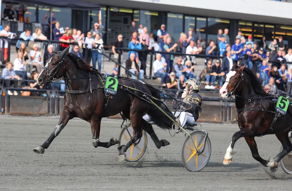 Tom Erik Solberg jubler etter Derby-seieren med Frivoll Gorm foran 2500 tilskuere på Bjerke søndag.