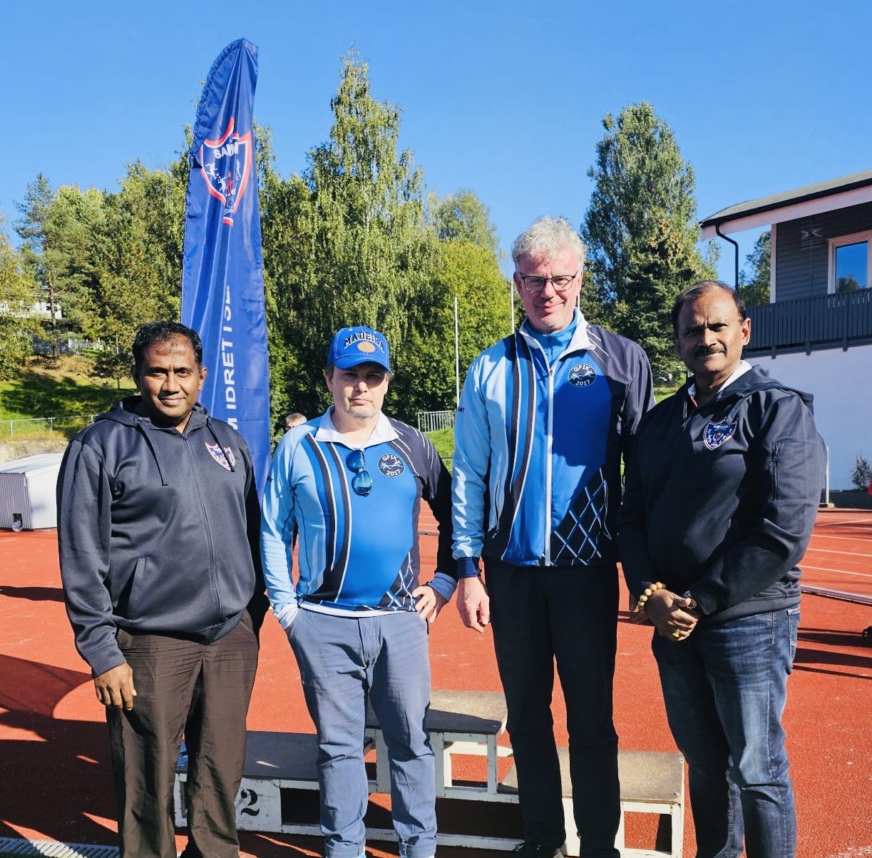 ARRANGØRENE: Prapakaran Kumaraswamy, styreleder i Sangam Idrettslag (f.v), Svein Tore Henriksen, stevneleder i GFIK, Lars Ola Sundt, styreleder i GFIK og Amiran Amarasingam Akilan.