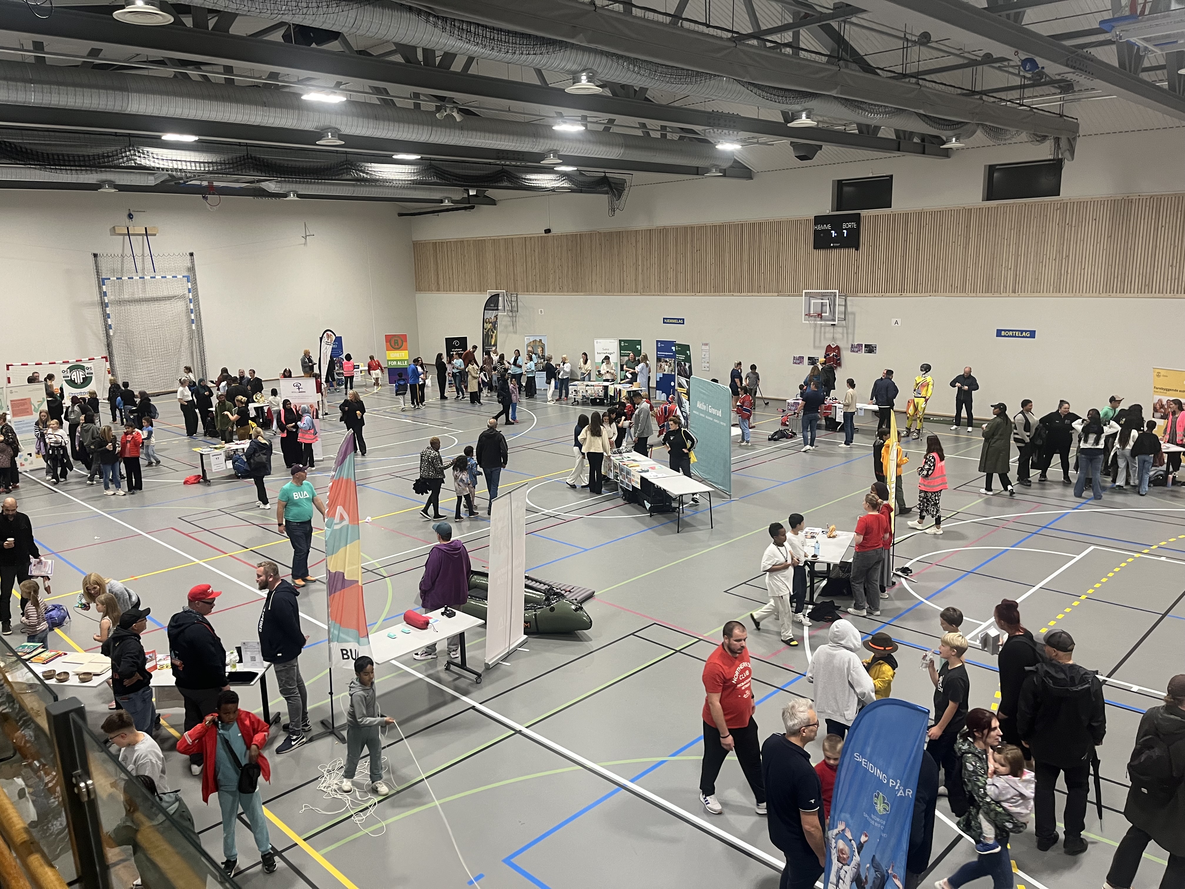 STOR ØKNING: Hele 50 prosent flere lag/foreninger/organisasjoner stilte opp på stand sammenlignet med fjoråret.