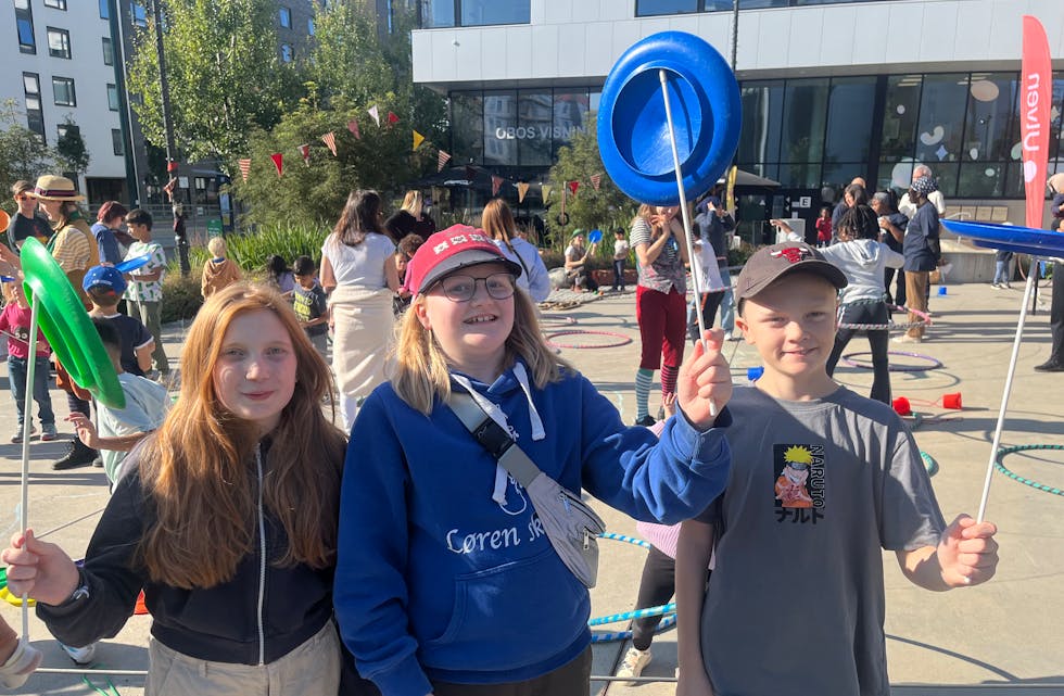 Solveig, Kaia og Ole, alle 12 år, deltok ivrig i de spennende aktivitetene arrangert av «Flying Seagulls».