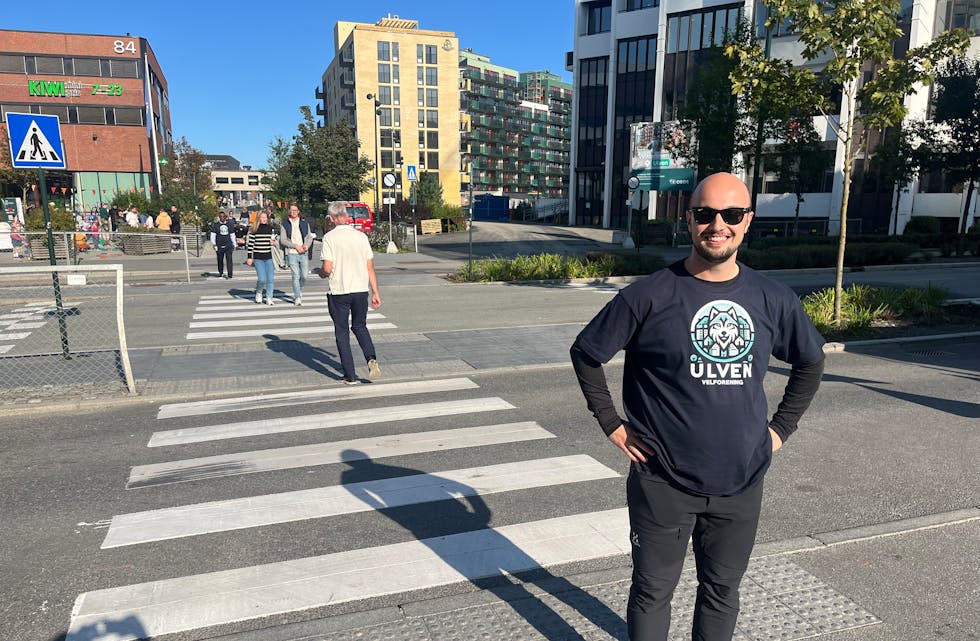 PRIORITERT: Høyeste prioritet for den nyopprettede velforeningen er trafikksikkerheten ved overgangen mellom boligområdet og torget.