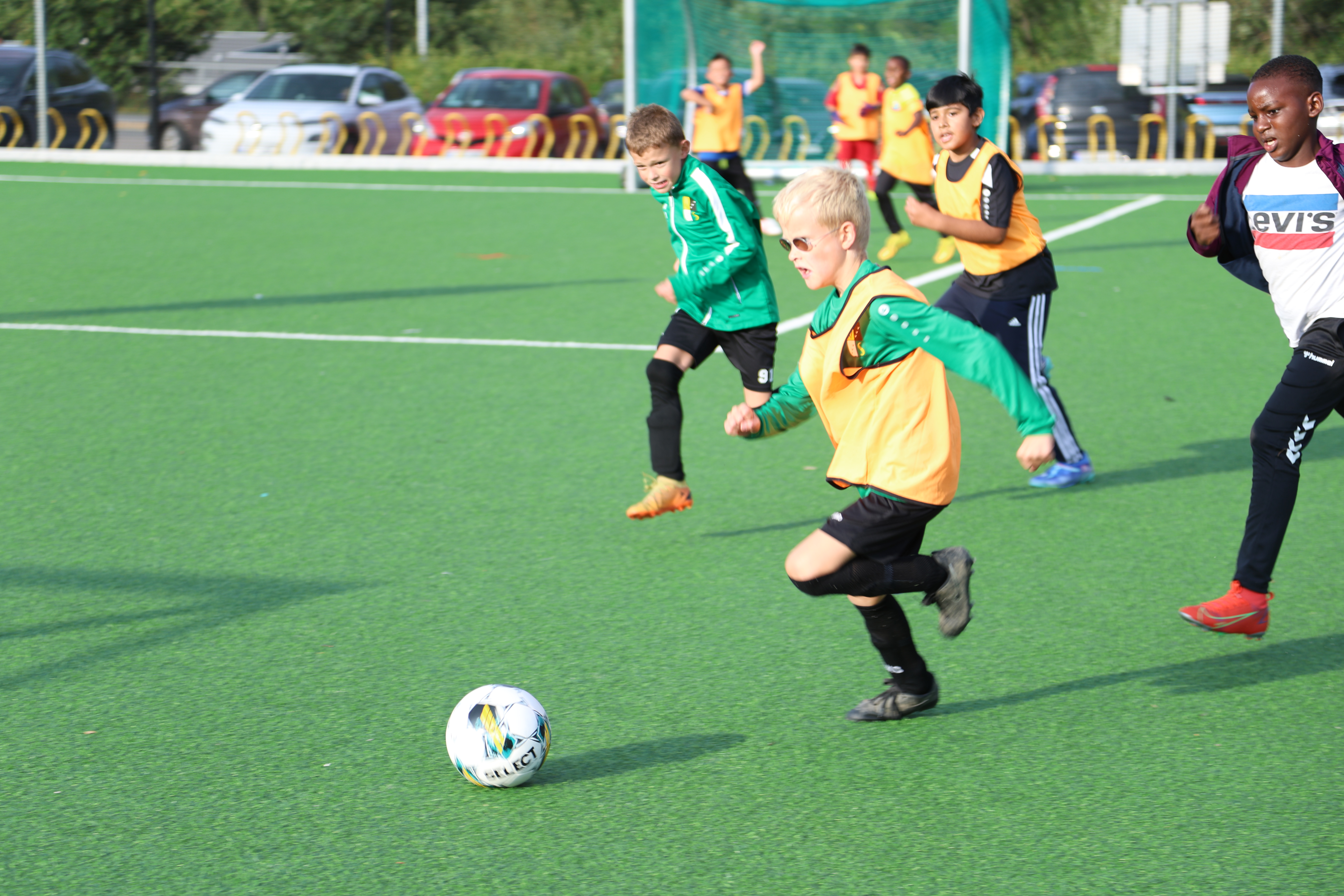 I FULL DRIV: På Veitvet Fotballakademi får ivrige fotballspillere trene litt ekstra på spesifikke ferdigheter. I første bolk er det individuelle ferdigheter som står i fokus.
