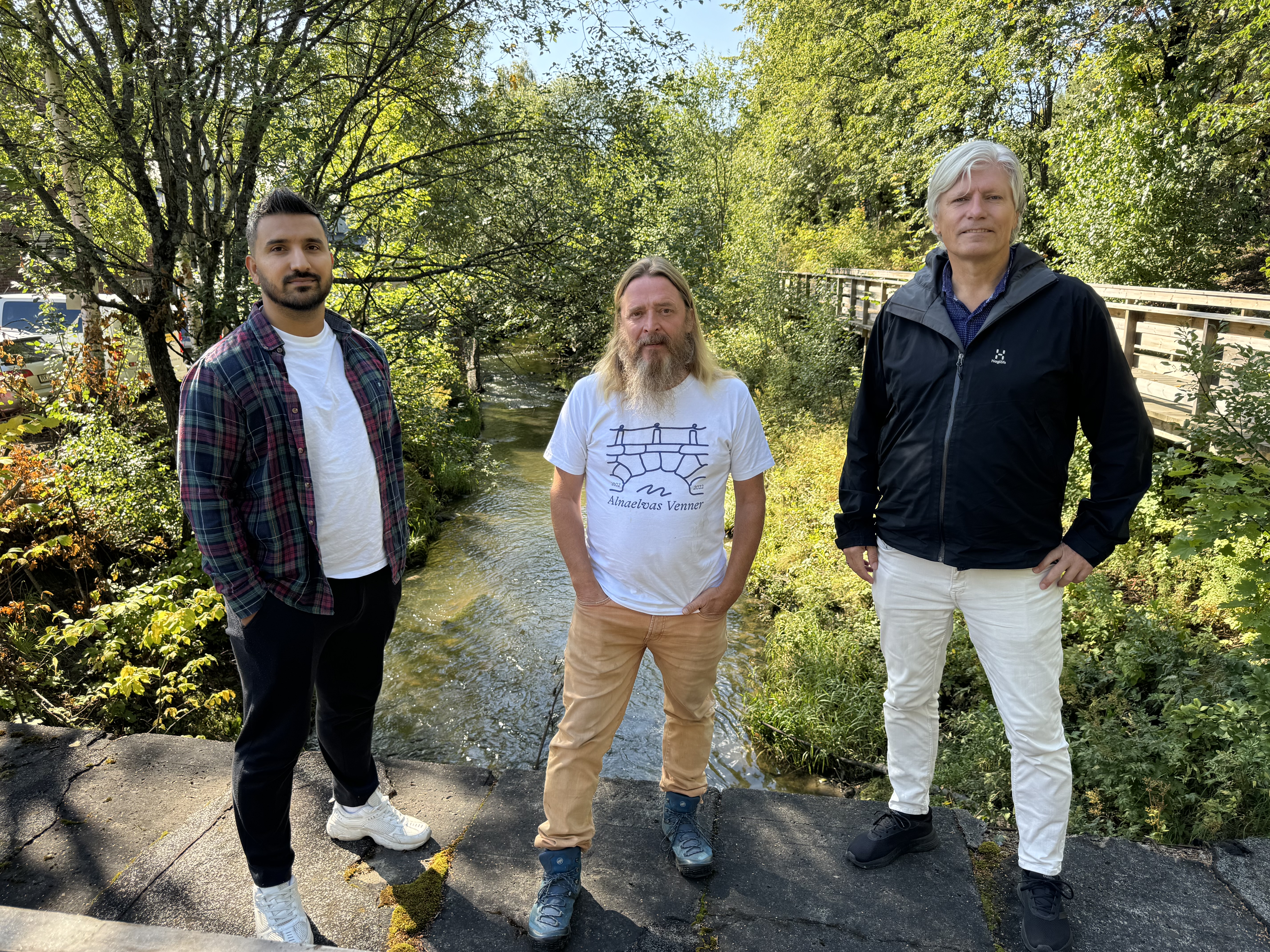 – IKKE OVERRASKET: Funnene i rapporten er alvorlige, men ikke helt overraskende. Alnaelvas tilstand er godt kjent og forsøkt gjort noe med lenge, men skal man få ryddet opp må samarbeidet bli utvidet til flere og fulgt opp. Her med Siavash Mobasheri, Helge Braathen og Ola Elvestuen.