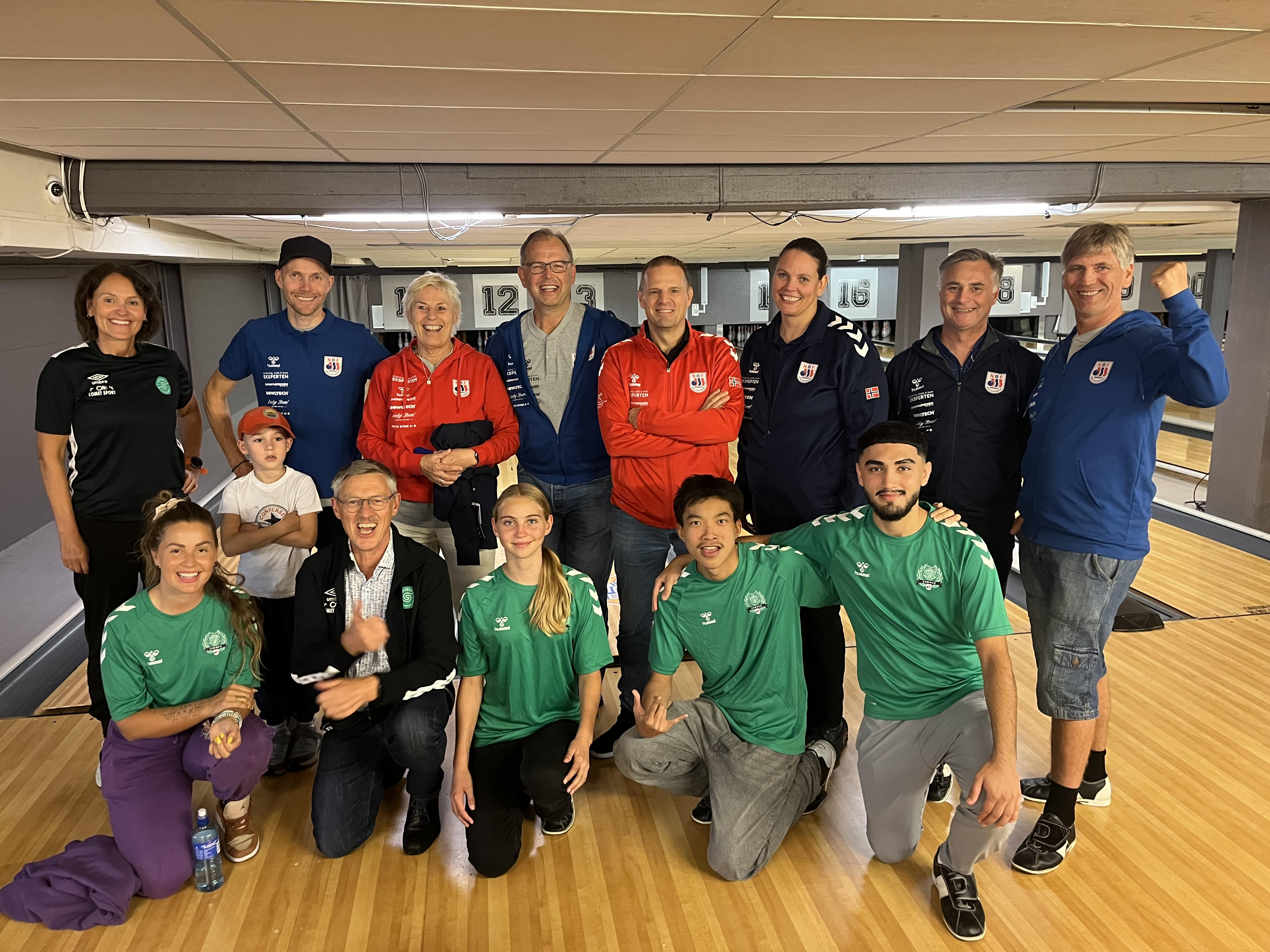 Denne gjengen bidro med alt fra bowlingkompetanse til smil og latter.
