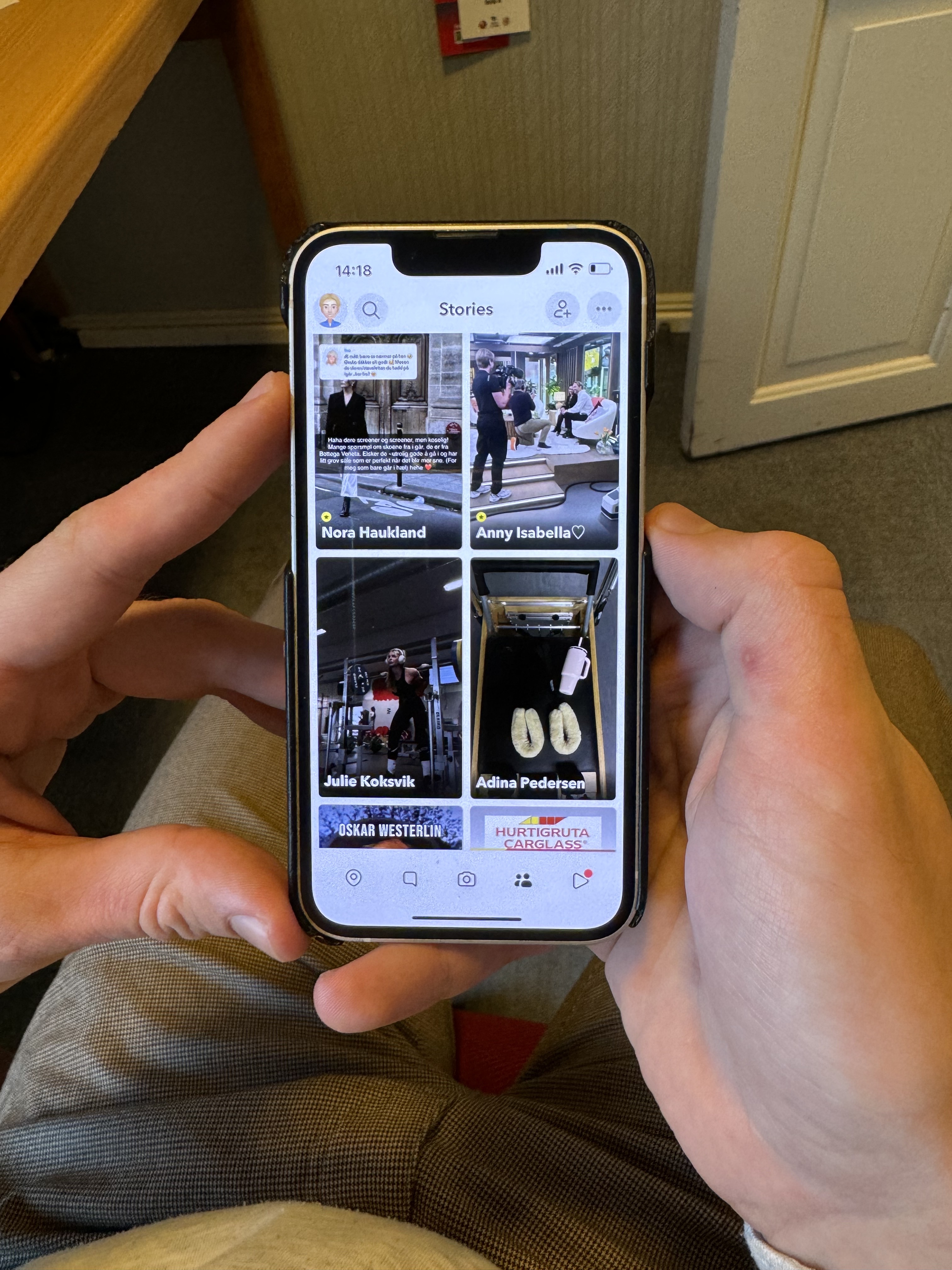 SNAP-SUGET: Det er gjennom Snapchat Stories at SoMe-giganter som Oskar Westerlin, har dratt inn millioner de siste årene – og det er vi som forbrukere som har bidratt til denne utviklingen.