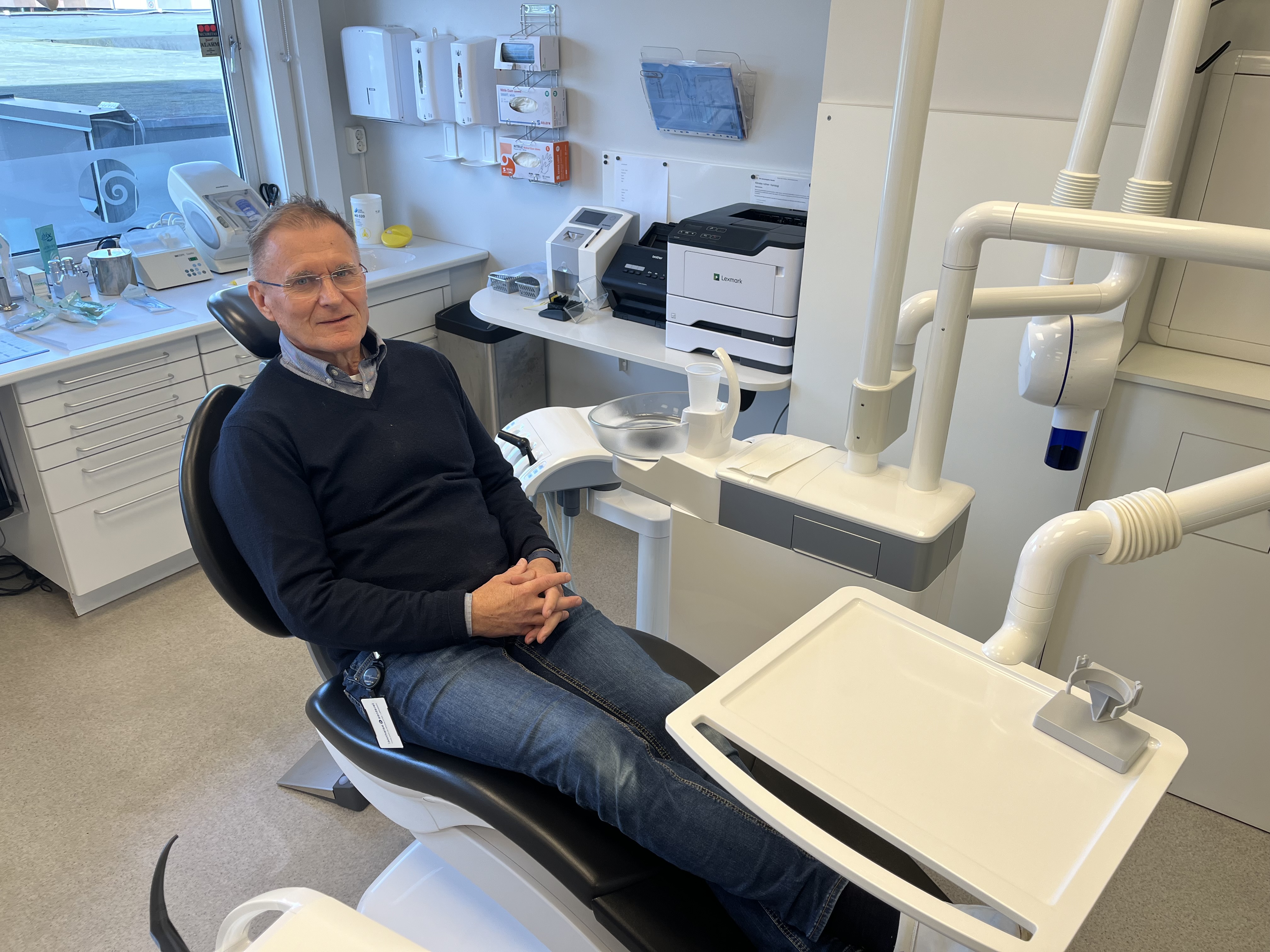 RASK GJENOPPBYGGING: Daglig leder og eier av Tannhelsesenteret Lørenskog, Per Opsahl, tok raske grep for å få klinikken oppe og gå igjen etter brannen.