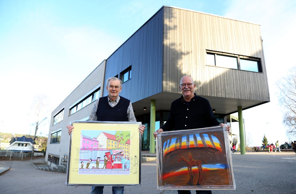 STOR BREDDE: Høybråten Lions kan tilby det meste på sin årlige kunstutstilling på Høybråten skole. Kasserer Erik Nordahl (t v) viser fram et kunstverk av Magnus Schive som har tegnet et ganske så artig motiv av den legendariske Syverkiosken på Aleksander Kiellands plass, mens leder i kunstkomiteen, Per-Kristian Petersen, viser fram et av Frans Widerbergs meget ettertraktede kunstverk. Stor forskjell i både kunstform og pris.
