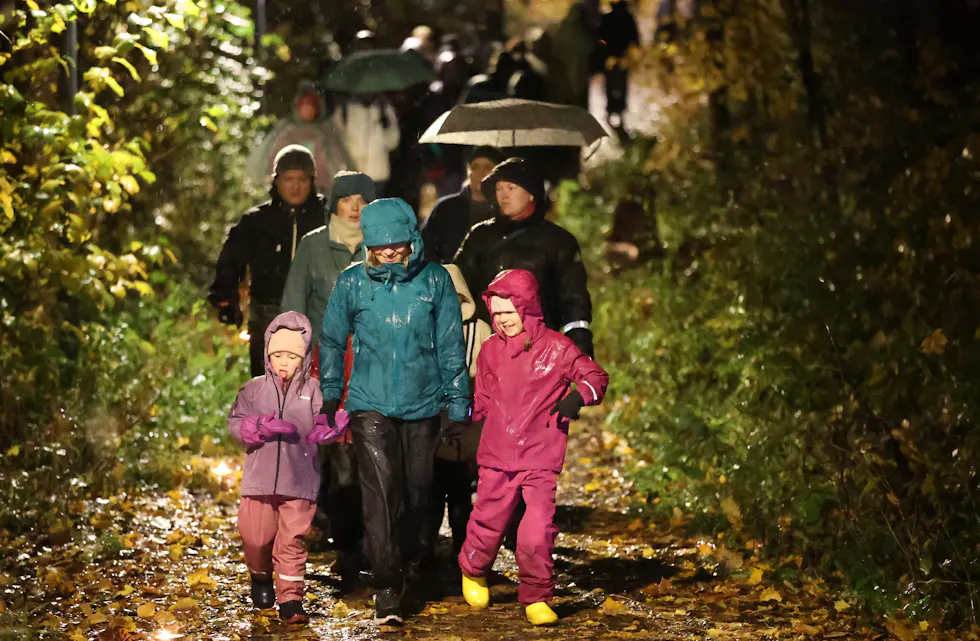Lysvandring langs Alnaelva torsdag 10. oktober 2024.