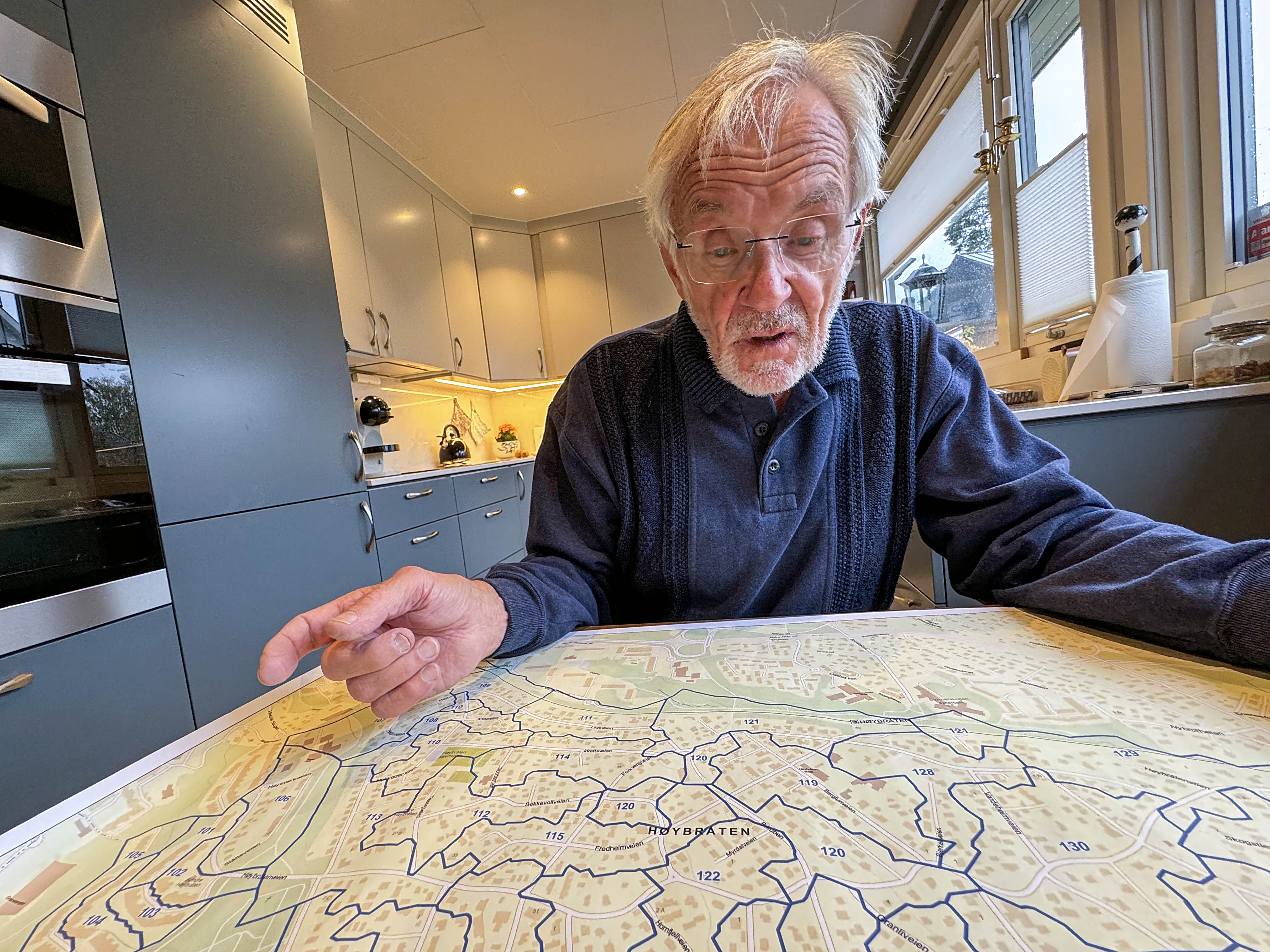 BEKYMRET: Leder av lokalgruppa, Jan Geir Haanæs, er 81 år og var ikke i tvil om at han skulle stille da årets tema ble kjent. Men han og de andre mangler fremdeles flere til å gå med bøsser på Høybråten, og fraværet bekymrer.