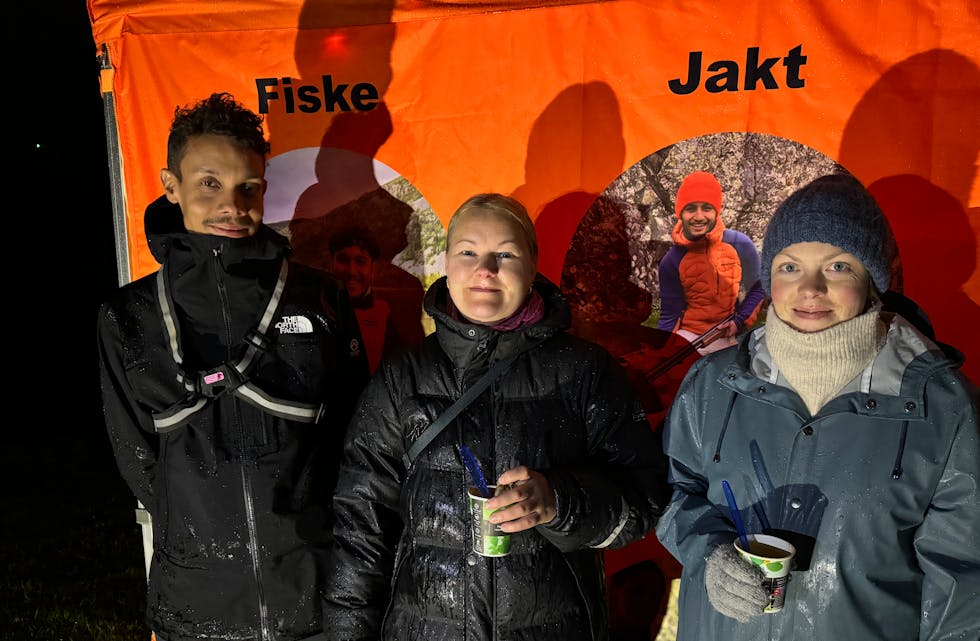 HYGGELIG, MEN: Remy Olsen, Malen Larsplass og Guri Elton hadde for det meste positive ting å si om årets lysvandring, men la ikke skjul på at lyskunsten ved blant annet Groruddammen var savnet.