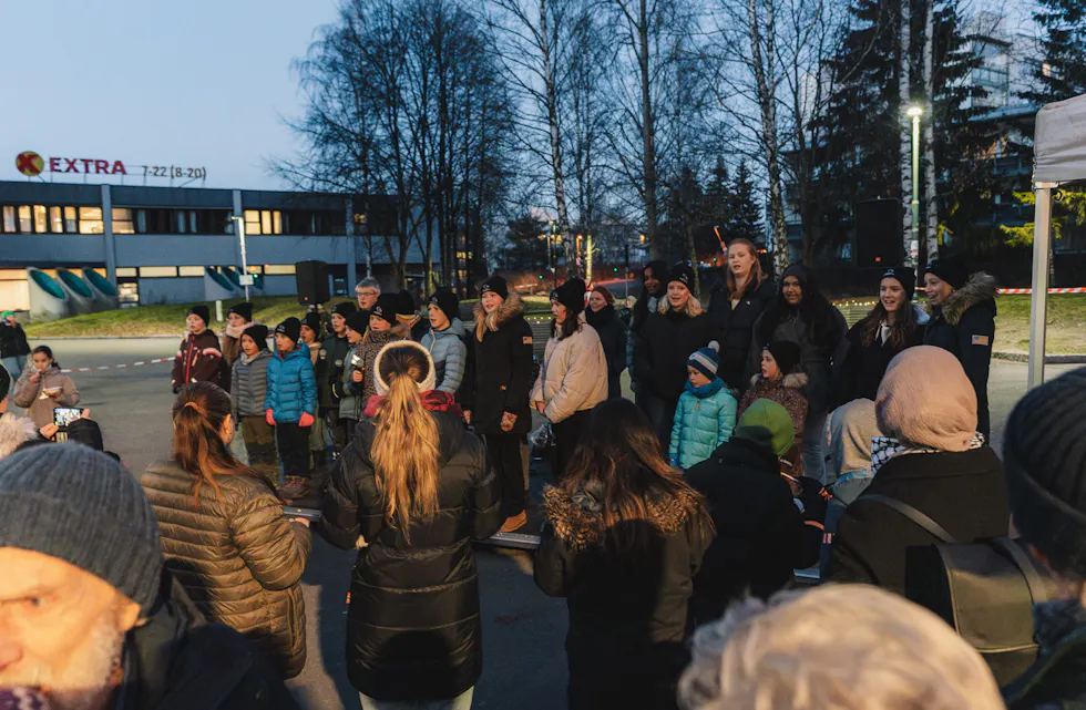 Ellingsrud musikalteater fremførte sanger. Foto av Kai Chen / Chen Media