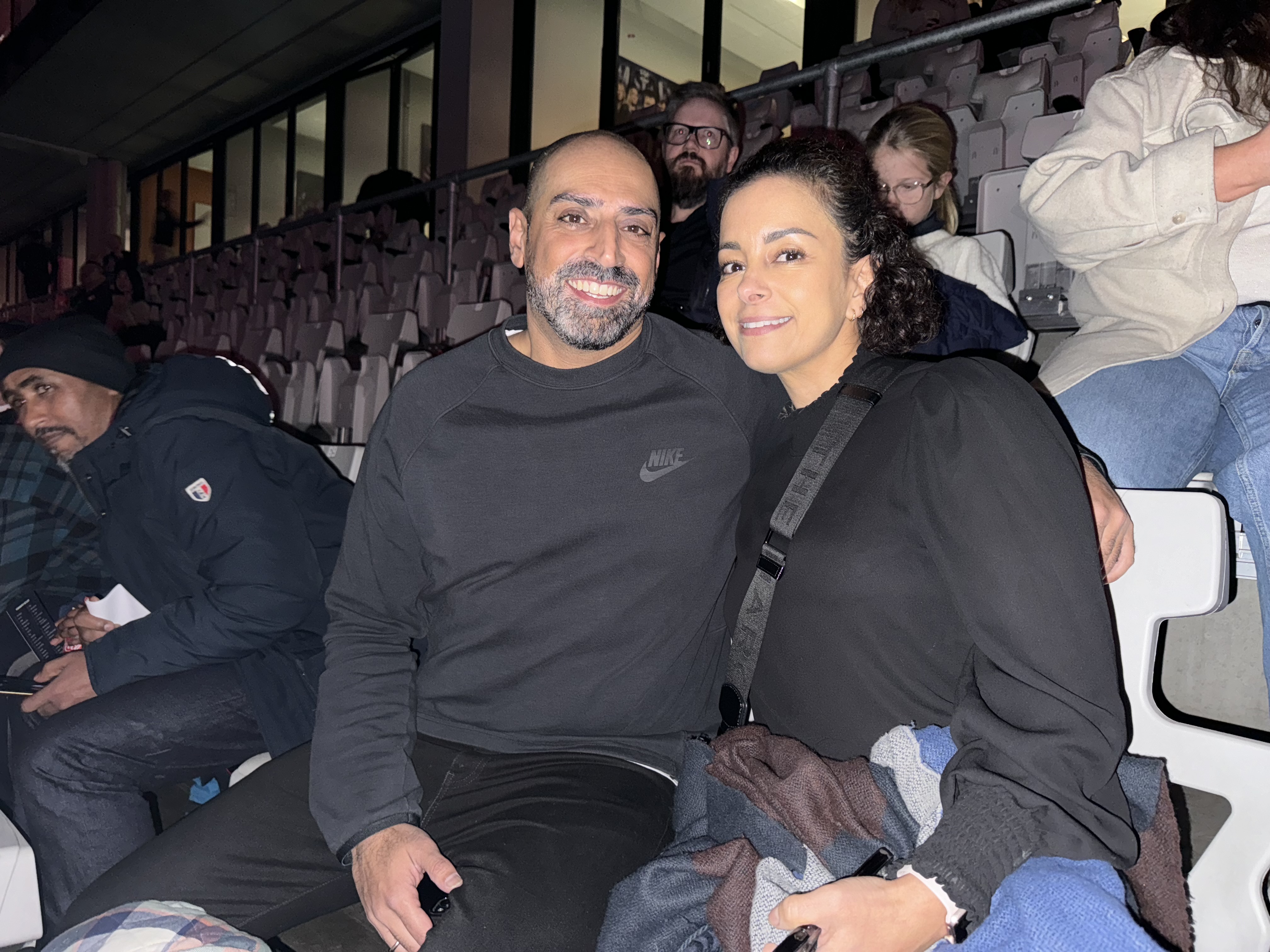 KYGO-FANS: Adnan Naeem hadde med seg sin kone, Samira B. Naeem, som følte seg ekstra heldig denne kvelden – hun er nemlig en stor Kygo-fan.