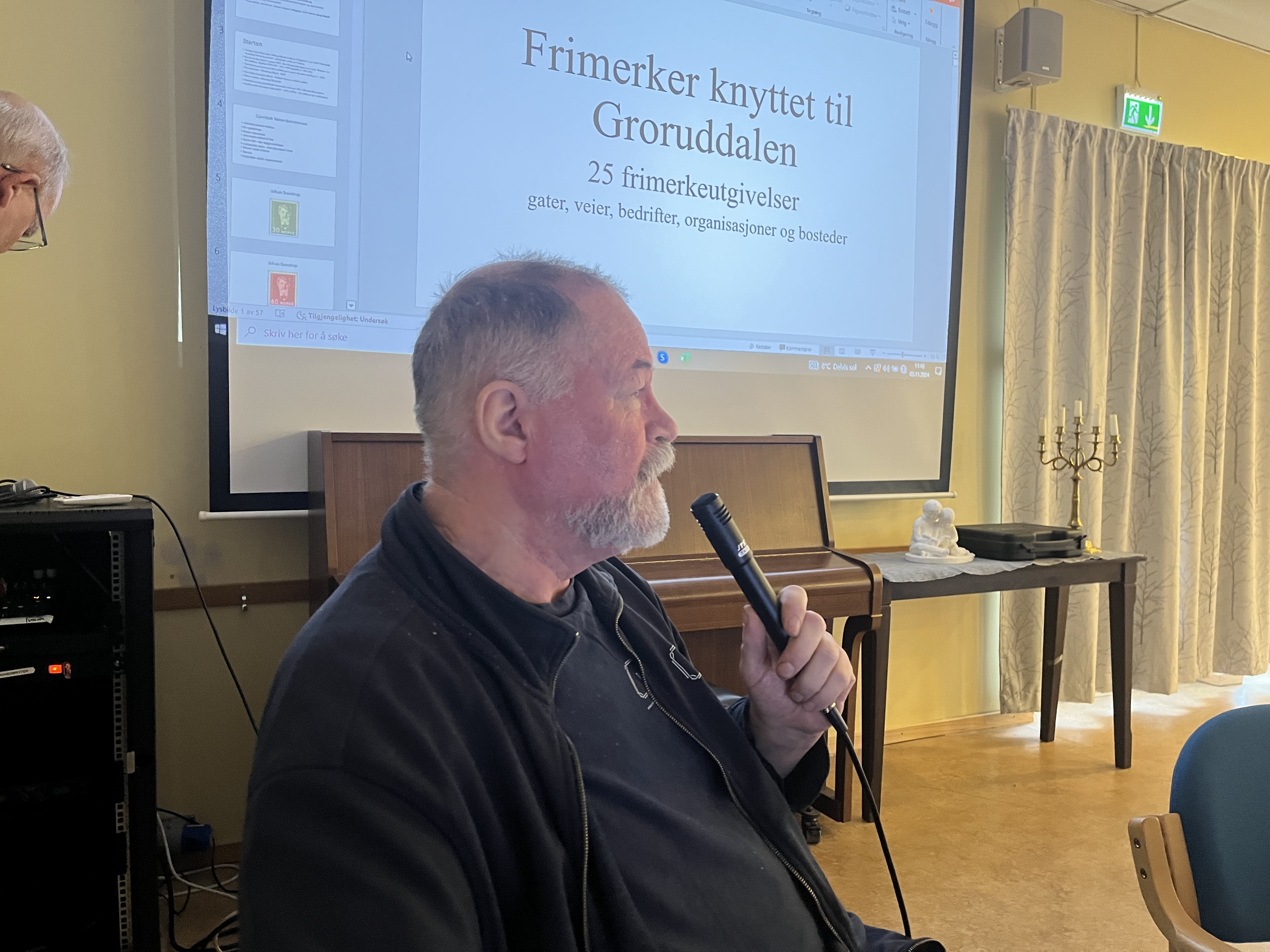 I SITT ESS: Undertegnede med frimerke som tema hos Høybråten Gubbeklubbs faste lunsjsamling.