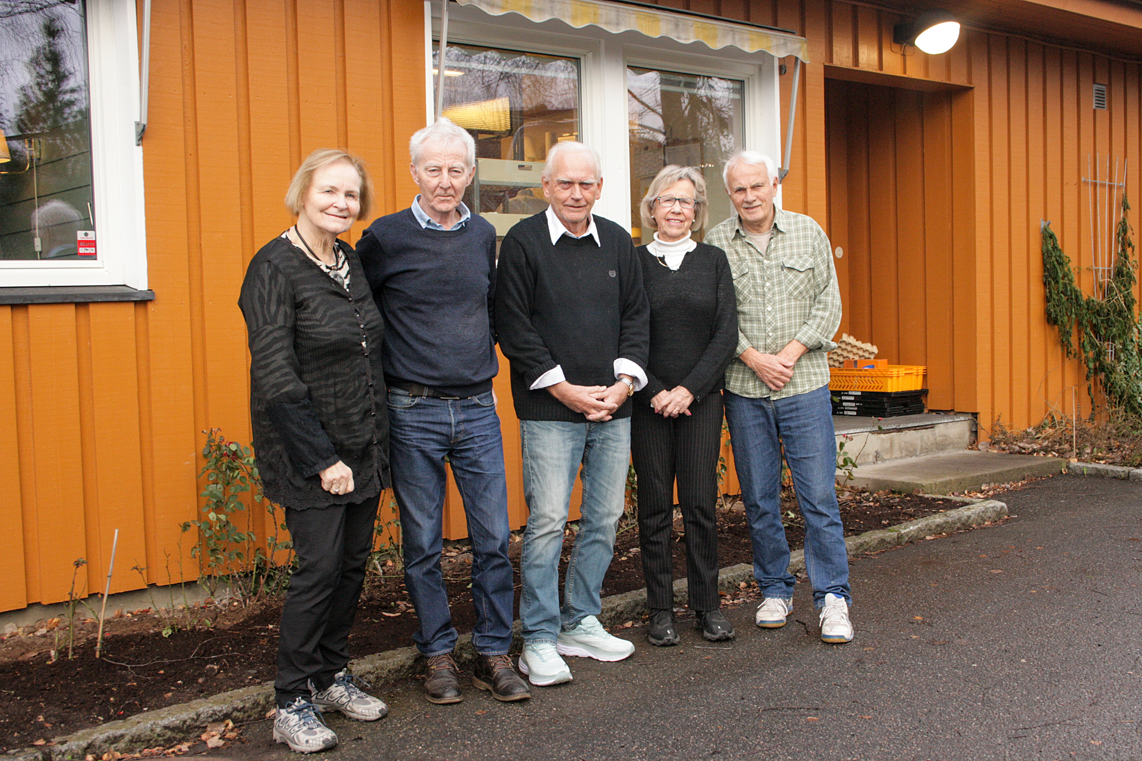 TAKK: Brukerrådet ved Haugerud seniorsenter takker for innsatsen. Her med Werna Lamo (f.v.), Rolf Caspersen, Svein Kristoffersen, Bjørg Halvorsen og Rune Bohvin før budsjettet ble vedtatt.