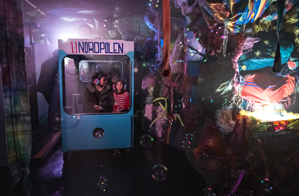 MAGISK TRIKKETUR: Trikken til Nordpolen går også i år fra loftet til Kloden teater på Økern. (Foto: Dag Jenssen)