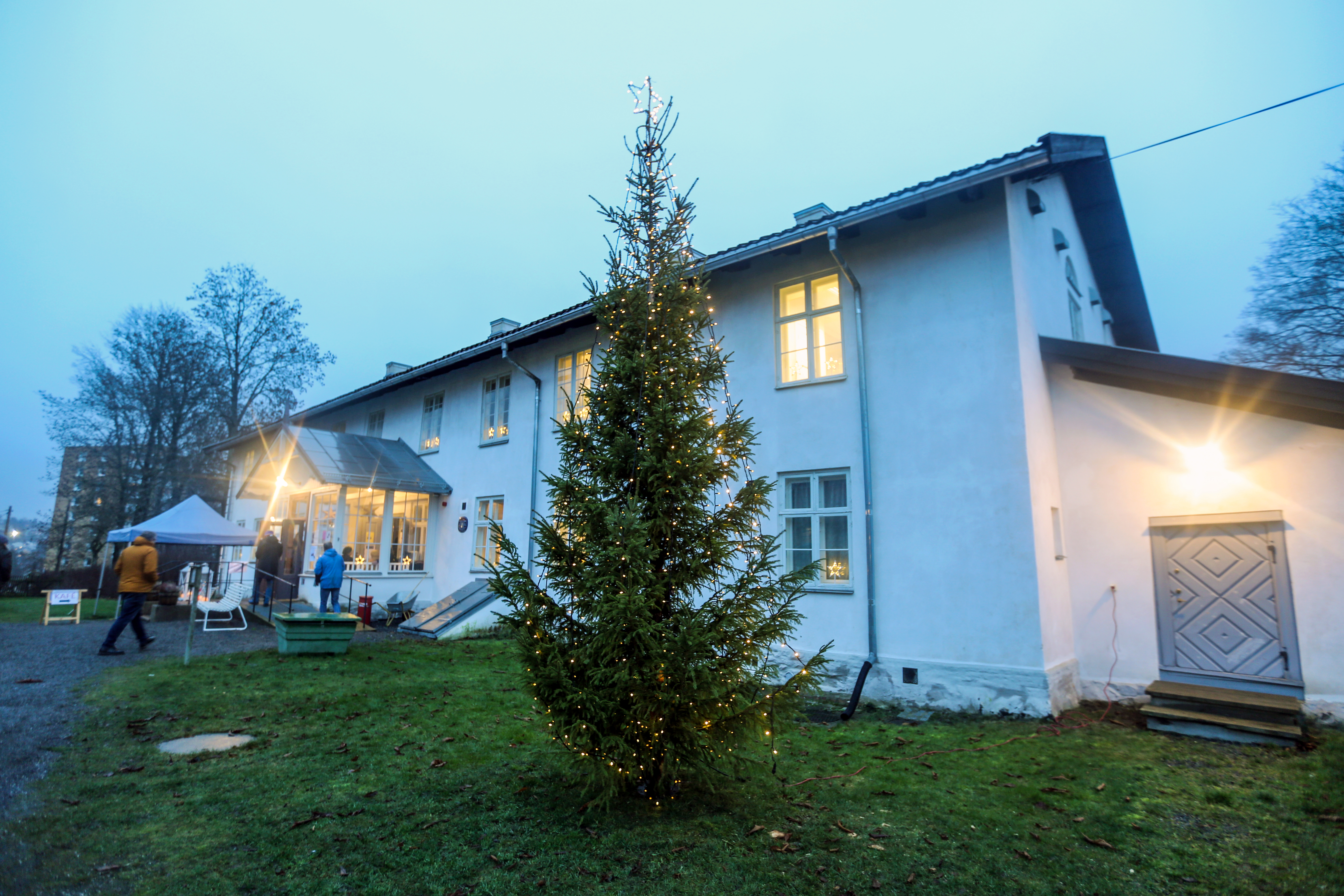 Dette bildet er fra en advent på Tveten gård, hentet fra lokalavisens arkiv. Foto: Rolf E. Wulff.