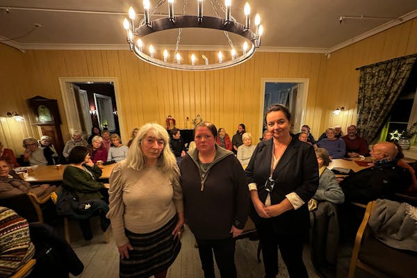 MØTE PÅ TVEITA: Et krisemøte på Tveten gård torsdag ettermiddag om budsjettkuttet som får store konsekvenser for gården på Tveita. Her med Eili Dahl Changezi (f.v.), Monique Nyberget Hiller og Tina Arnesen.