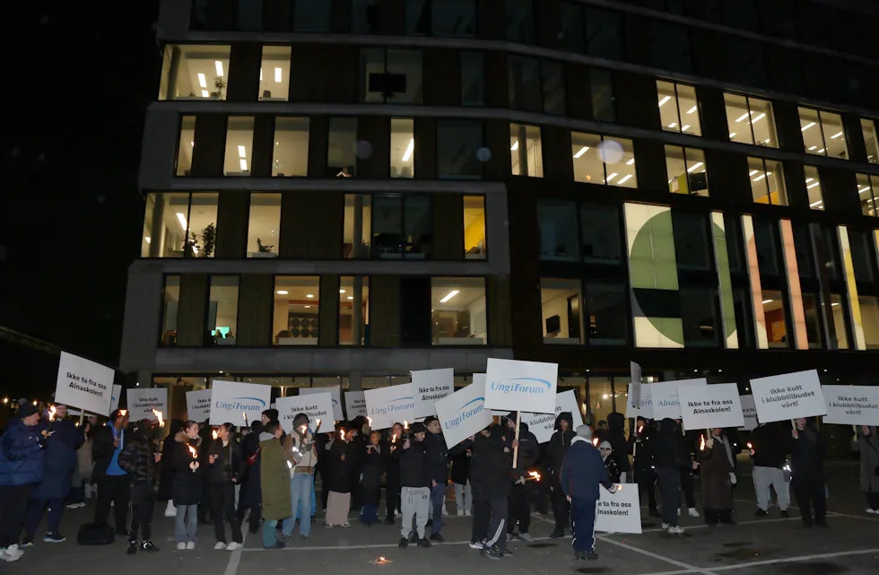 STORT OPPMØTE: Særlig de unge stilte sterkt opp da Furuset IF arrangerte protestaksjon mot Alna-budsjettet onsdag.
