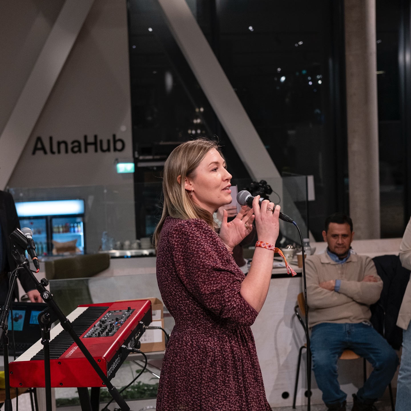 FOKUS PÅ FRIVILLIGHET: Sunniva Sved Johnson, enhetsleder for kultur, møteplasser og frivillighet i Bydel Alna, jobber for å styrke lokalt engasjement og gjøre frivillighet mer synlig i bydelen. Foto: Rolf E. Wulff