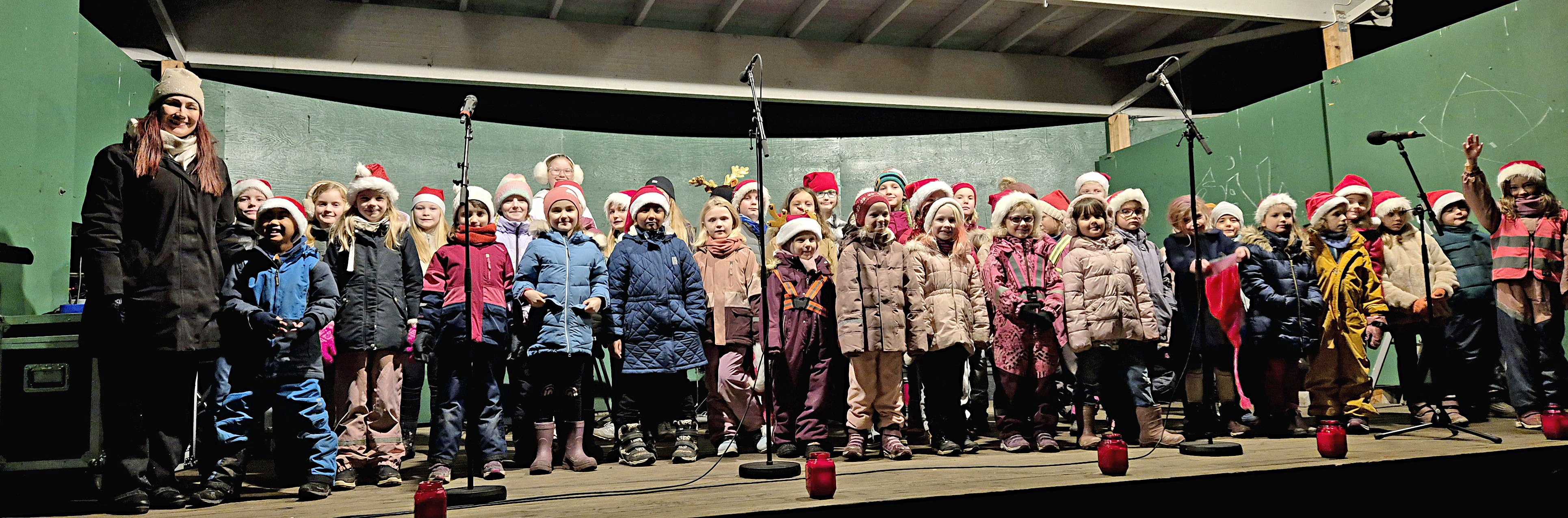 Alle de fine og sangglade barna i skolekoret ga oss skikkelig julestemning. 
