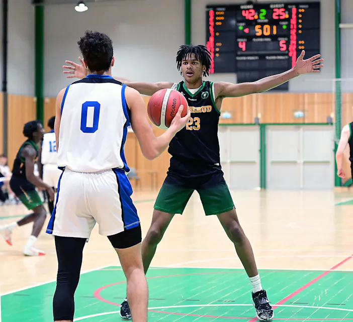 UNG OG LOVENDE: 15 år gamle Malik Abdul Rauf debuterte for Ammerud i BLNO og imponerte stort med 9 poeng i sin første kamp. Foto: Bjørn Moe.