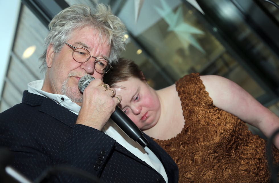 TRYGG FAVN: Det er godt å hvile i Tores armer når han synger spesielt til deg.