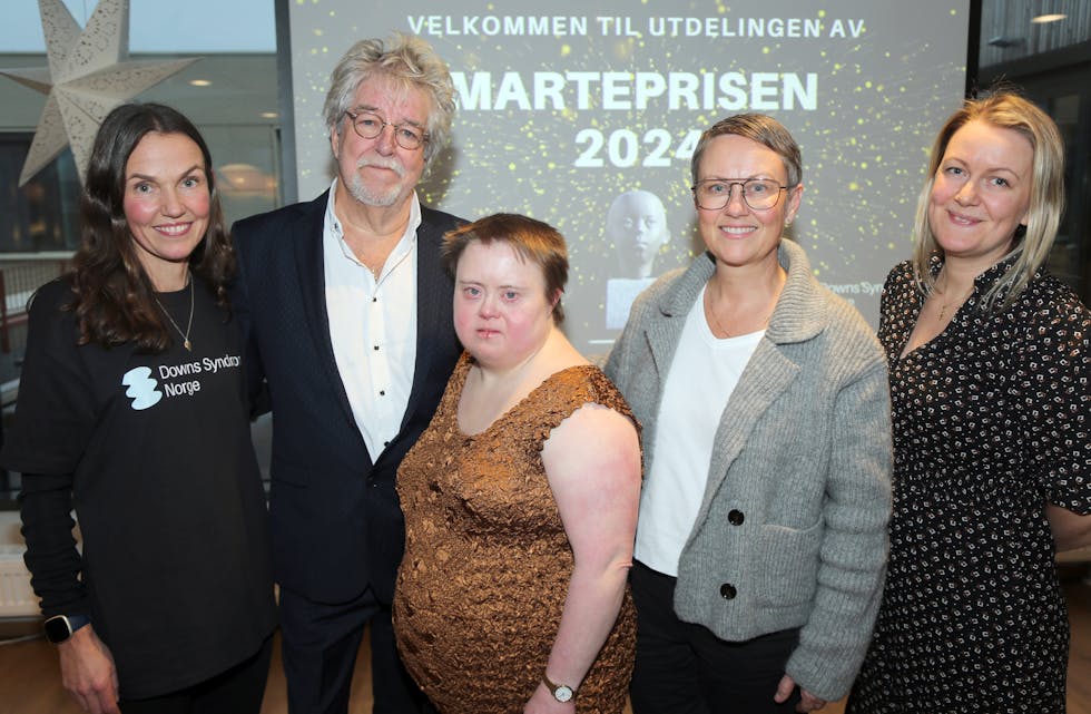 GLAD GJENG: Ingrid Bronken Hauge, kommunikasjonsrådgiver i Downs Syndrom Norge (f. v.), Tore Halvorsen, Marte Wexelsen Goksøyr, Helene Grjotheim Hareide, daglig leder Fossheim og Ingerid Marvin, daglig leder Downs Syndrom Norge.