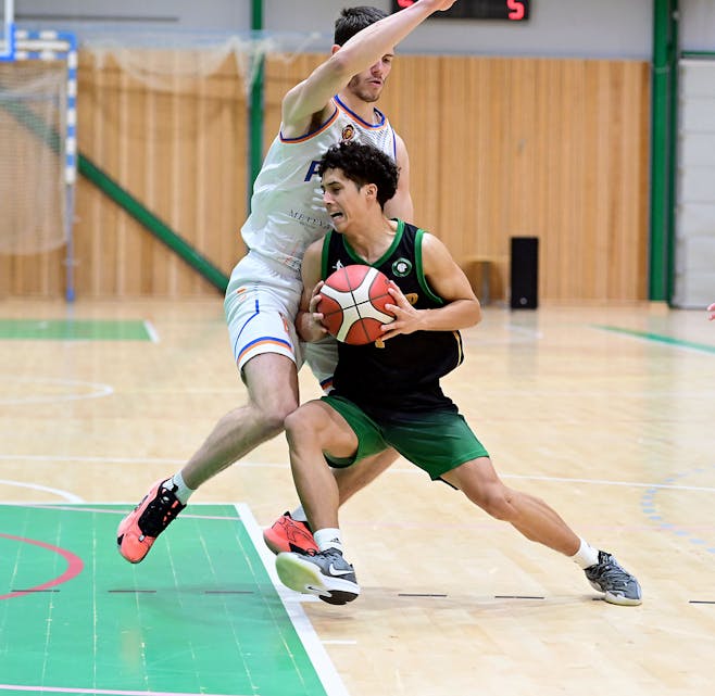 VISTE SEG FRAM: Unggutten Mikael Ortega Dypdalen (19) leverte sin beste kamp for sesongen med 12 poeng og viste glimt av sitt store potensial til tross for tapet. Foto: Bjørn Moe.