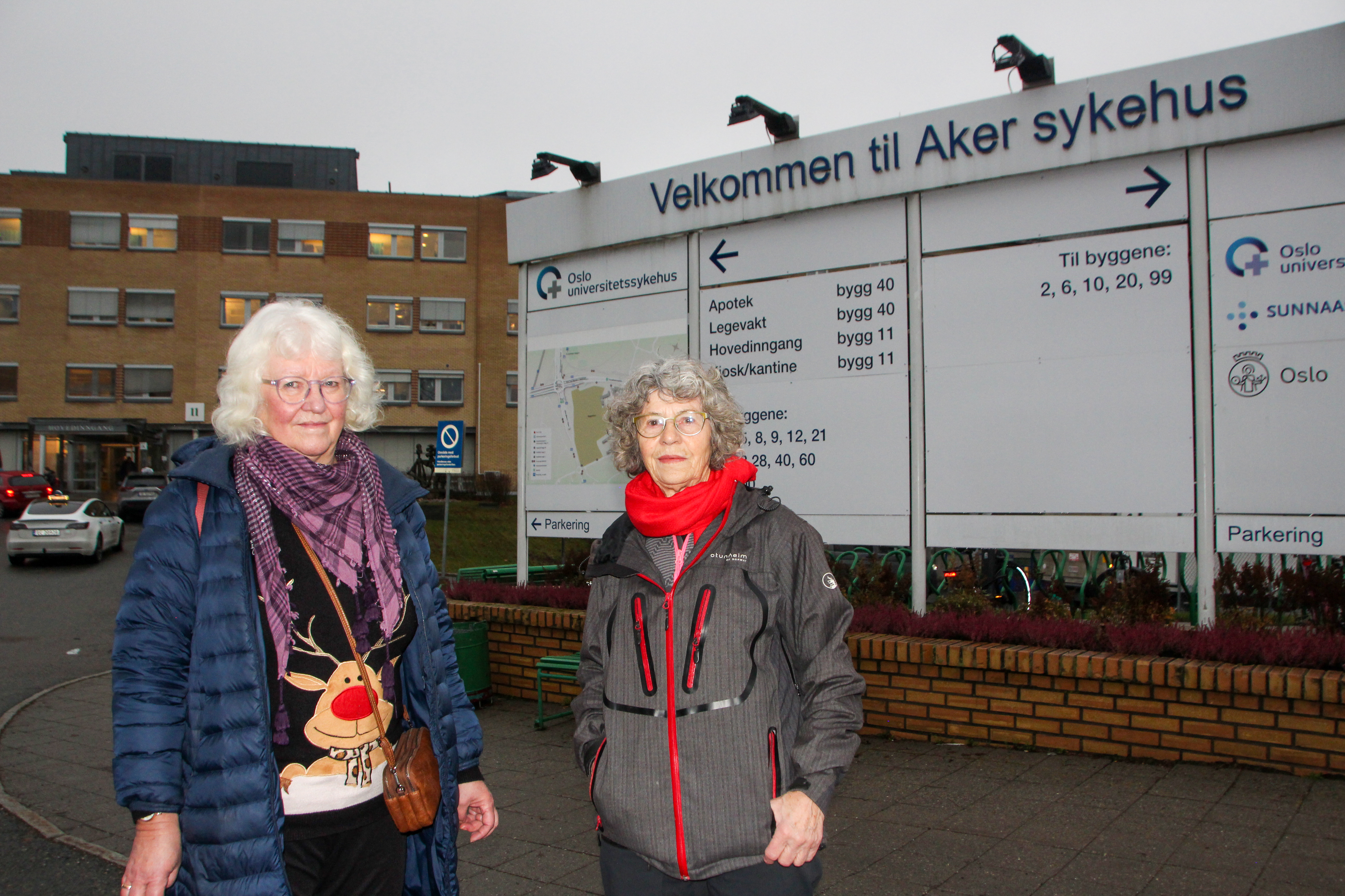 – TILBUDET FORSVINNER: Ifølge Unni Nyheim Kristoffersen og Maren Rismyhr i Aker sykehus venner forsvinner hele rehabiliteringstilbudet hvis enheten på Aker legges ned. 