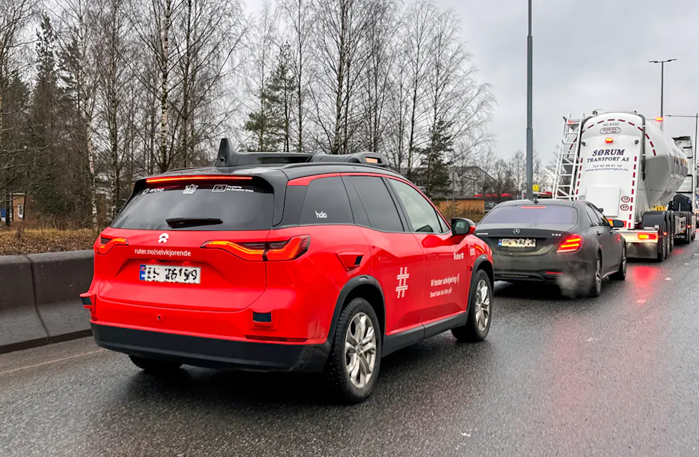 NY TEKNOLOGI: Ruter-bilene har blitt et kjent syn i Groruddalen, hvor selvkjørende teknologi testes som en del av fremtidens kollektivtransport.