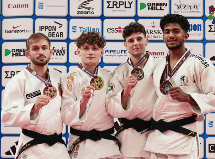 MARKERTE SEG: Egilsten Amarasekara (til høyre) sikret Norges første medalje i en World Cup for senior på syv år da han tok bronse i -60 kg-klassen i Tallinn i helgen. Som førsteårs senior markerer han seg nå som en sterk medaljekandidat til U23-EM i november. FOTO: Rui Telmo Romão