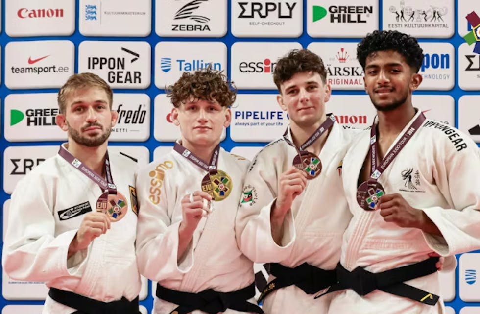 MARKERTE SEG: Egilsten Amarasekara (til høyre) sikret Norges første medalje i en World Cup for senior på syv år da han tok bronse i -60 kg-klassen i Tallinn i helgen. Som førsteårs senior markerer han seg nå som en sterk medaljekandidat til U23-EM i november. FOTO: Rui Telmo Romão