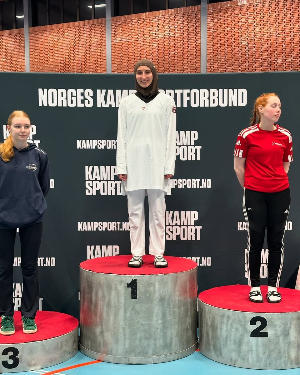 EN AV FIRE: Amna Moghal var en av fire gullvinnere for Grorud Taekwondo Klubb