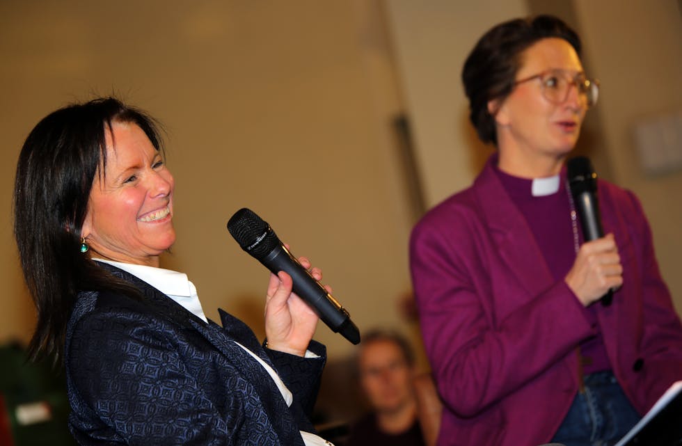 GOD STEMNING: Kari Mangrud Alvsvåg, biskop i Borg bispedømme, og Elisabeth Vatn i Lillestrøm kirke, Elisabeths nye arbeidsplass.