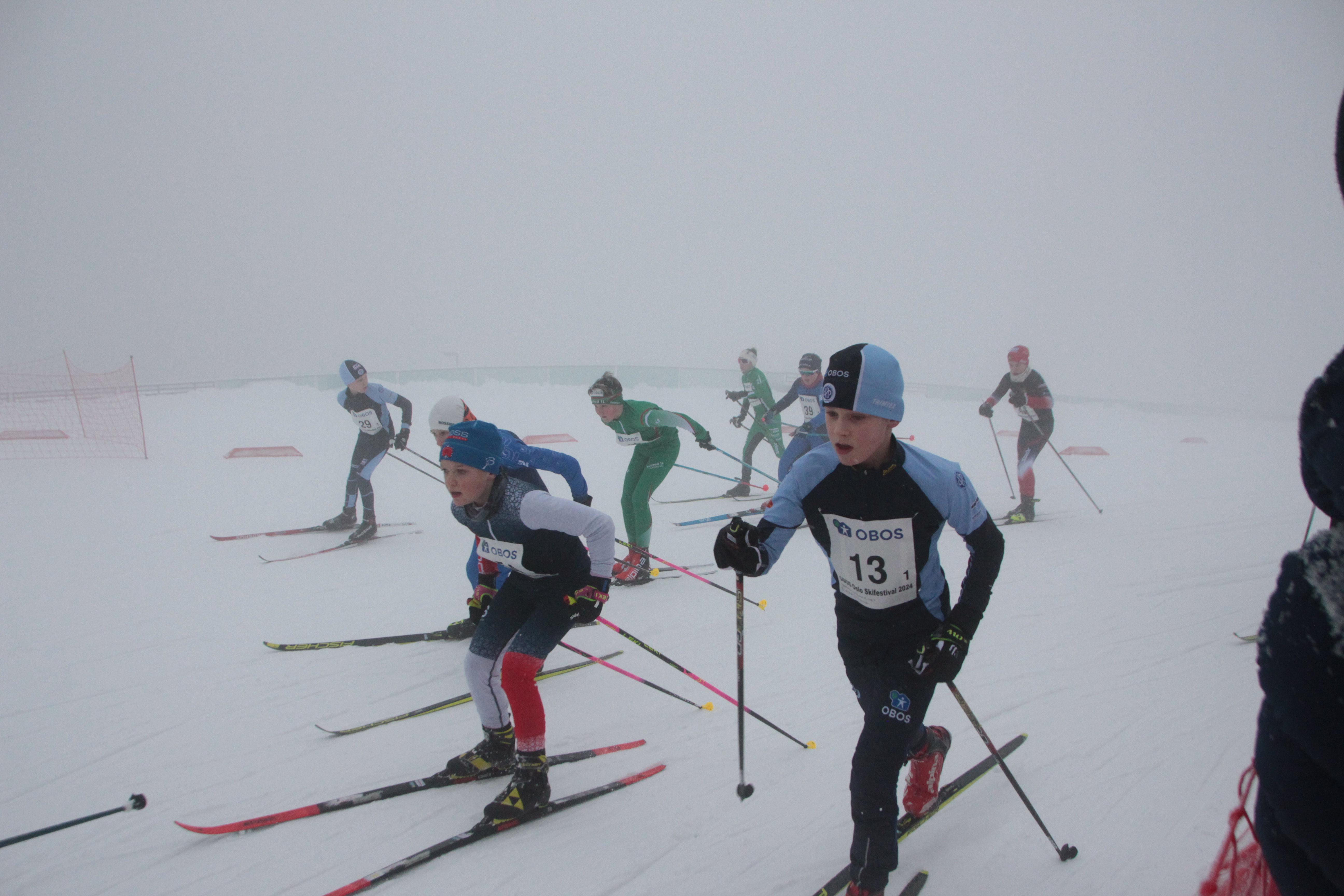 TÅKETE FJORÅR: Fjorårets skifest ble gjennomført under tåkete forhold, men årets arrangement lover å bli en lysere affære ifølge værprognosene.