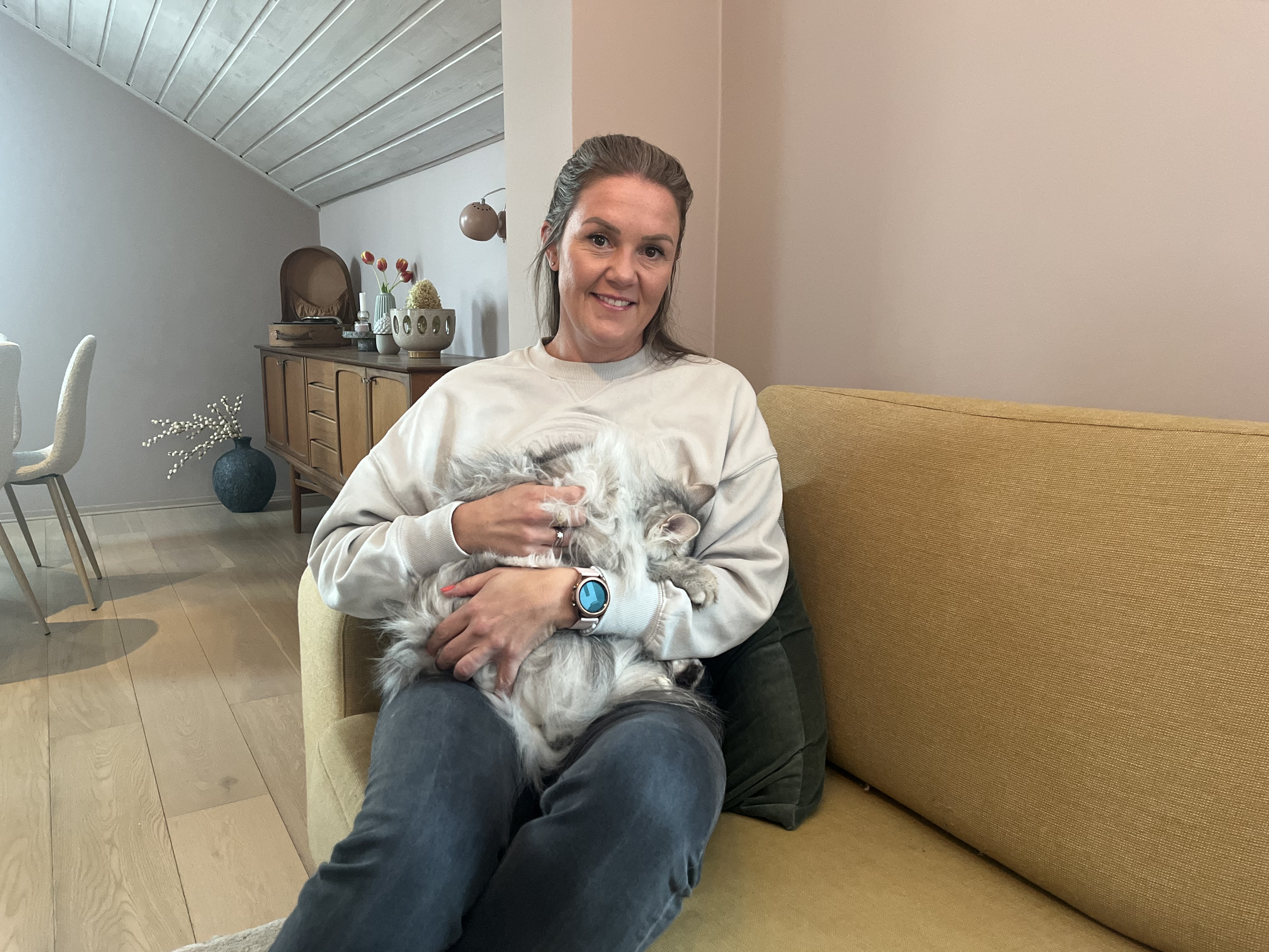 KREFTFRI: May Elise Farmen (40) støtte i 2016 på sitt livs største utfordring, da hun fikk konstatert livmorhalskreft med ytterligere spredning. I dag er hun hundre prosent kreftfri.