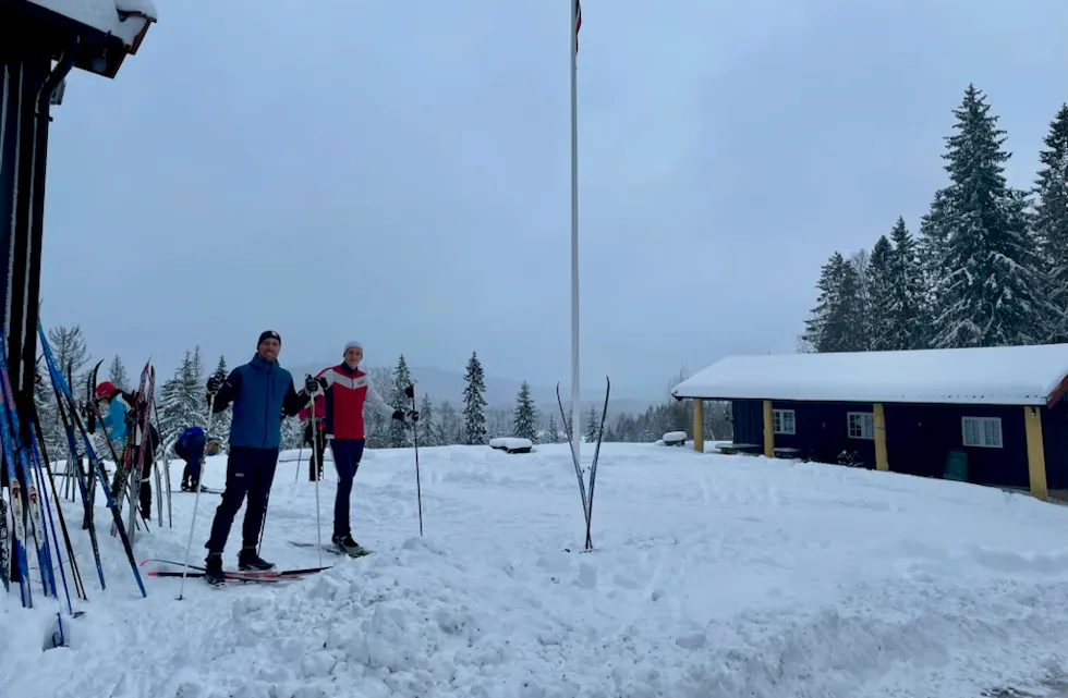 SKISESONGEN ER I GANG: Allerede nå er det flere som har tatt skiene fatt og funnet veien til Lilloseter. Med fint vær i vente skal man ikke se bort ifra at det fort blir folksomt i marka til helgen.