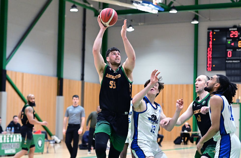 TILBAKE: Tristan De Zwart Forsyth gjorde et sterkt comeback etter skade og markerte seg med 38 poeng i storseieren mot Oppsal. Foto: Bjørn Moe.